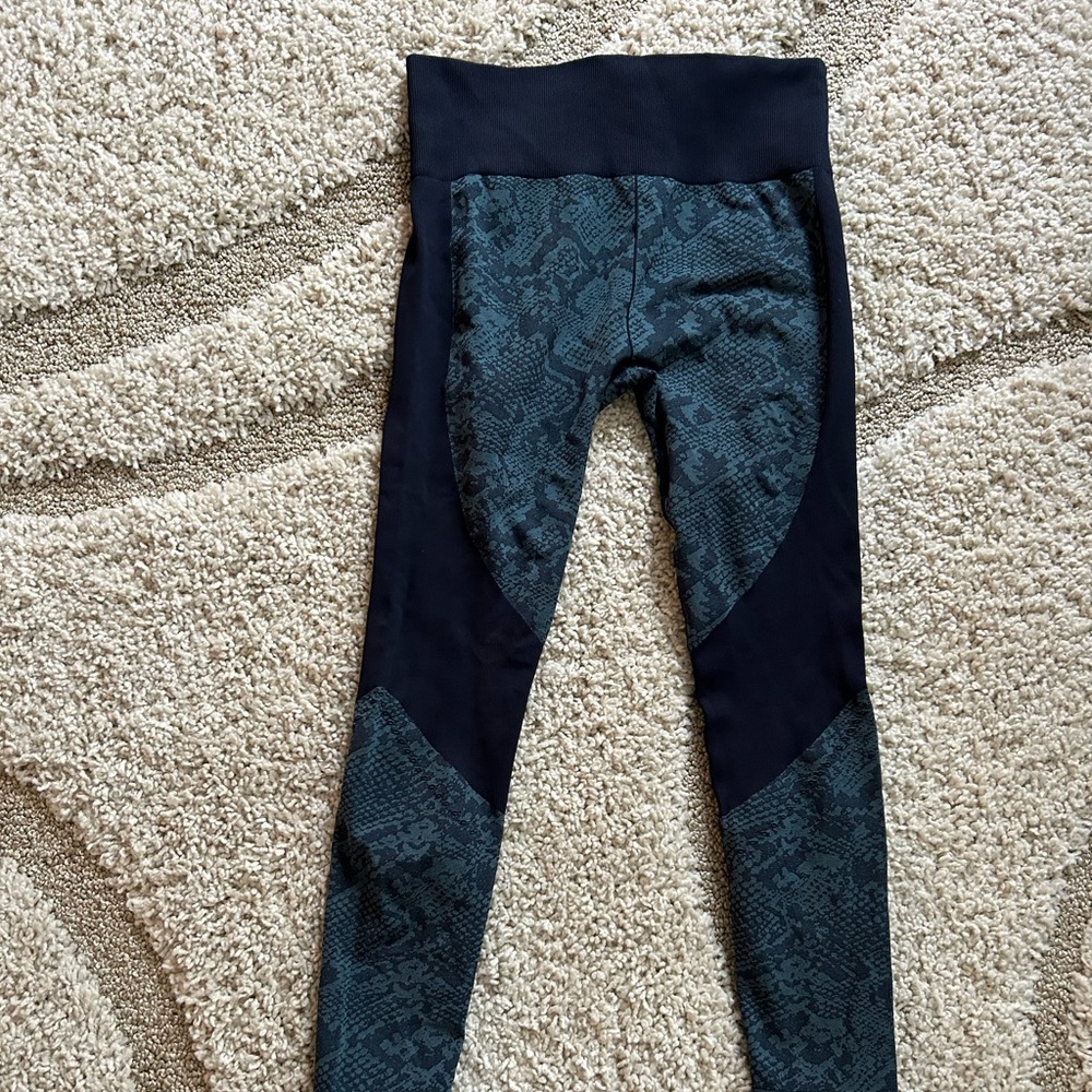 Athletic print leggings